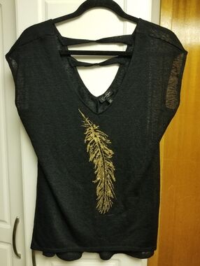 🍭Jessica Simpson semi sheer top with front feather graphic and back detailing